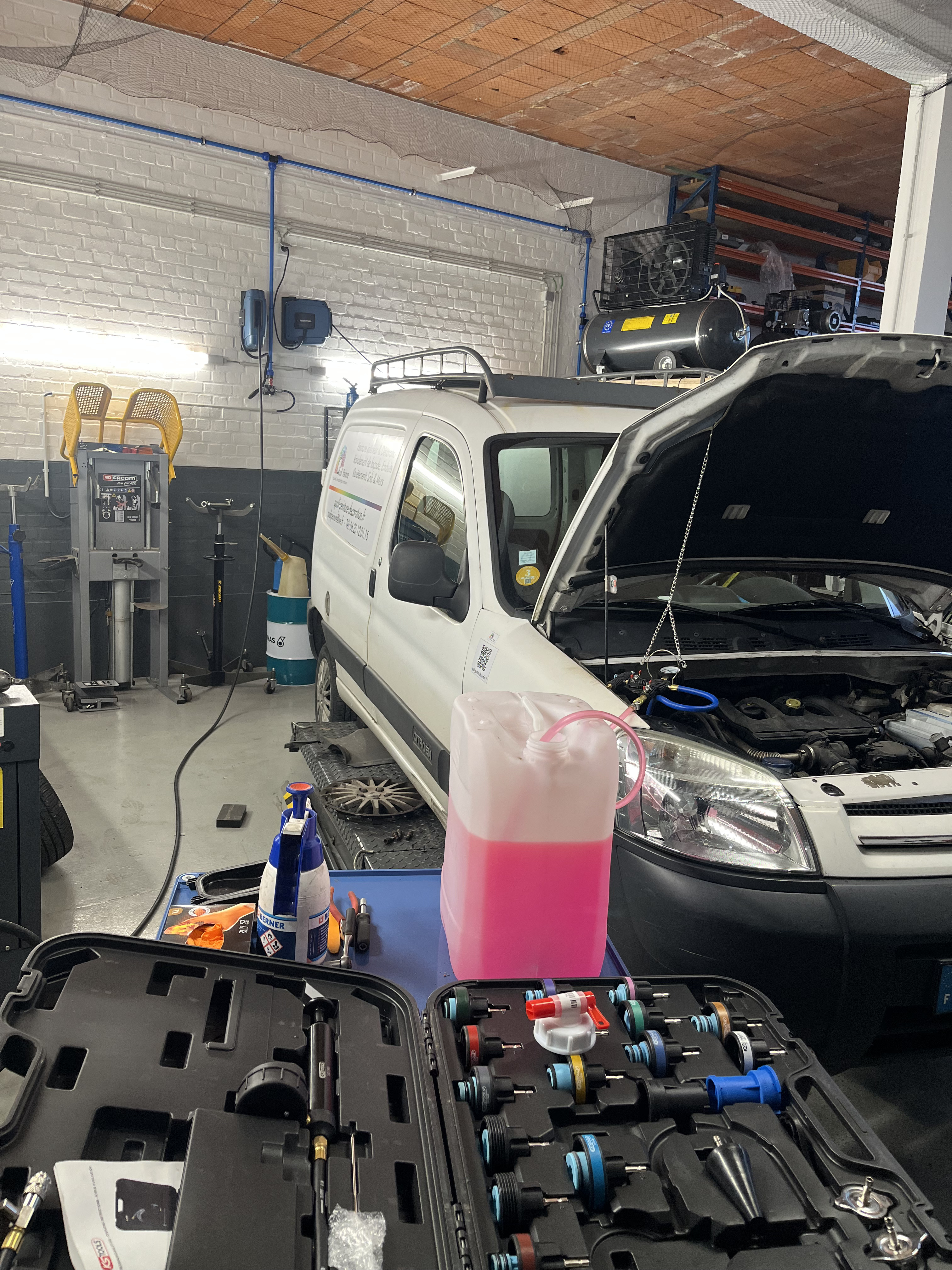 Véhicule en atelier